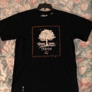 Puff print/Embroidery Graphic Tee‼️‼️